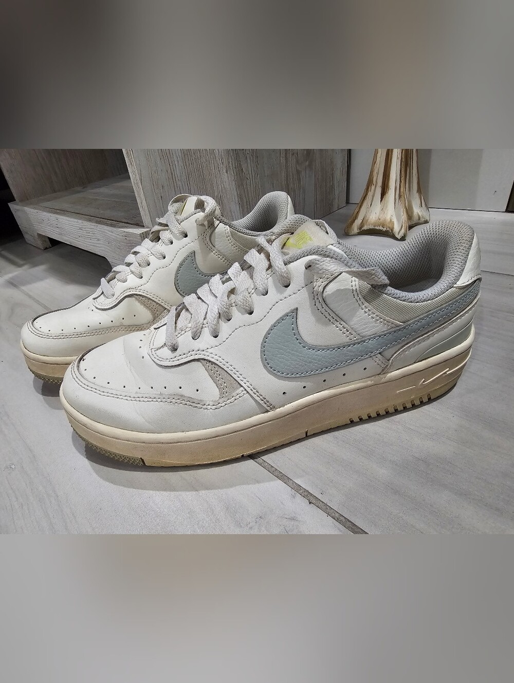 Nike Gamma Force Cream Color Low-Top Leather Sneakers Size 8